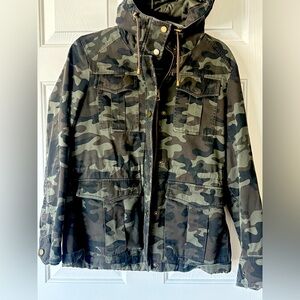 Lucky brand size medium, Army Hooded Jacket in excellent used condition Size M
